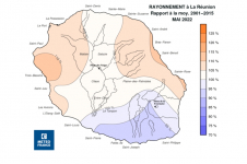 Rapport à la normale de rayonnement global journalier à la Réunion - Mai 2022