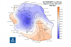 Rapport à la normale de rayonnement global journalier à La Réunion - juin 2025