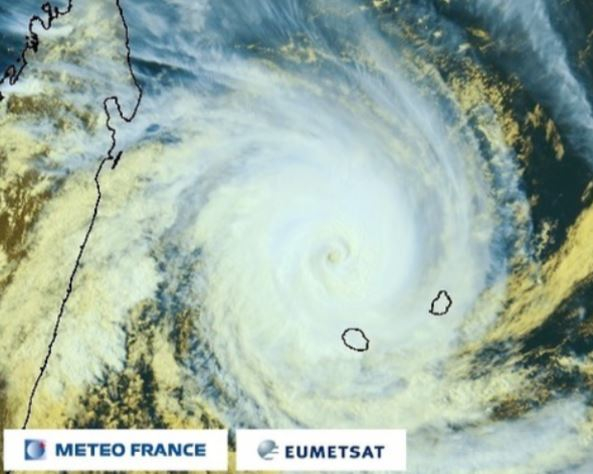  Image satellite de Batsirai (canal visible) le 03/02/2022 à 16H00 locale 