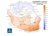 Rapport à la normale de rayonnement global journalier à la Réunion - juillet 2024